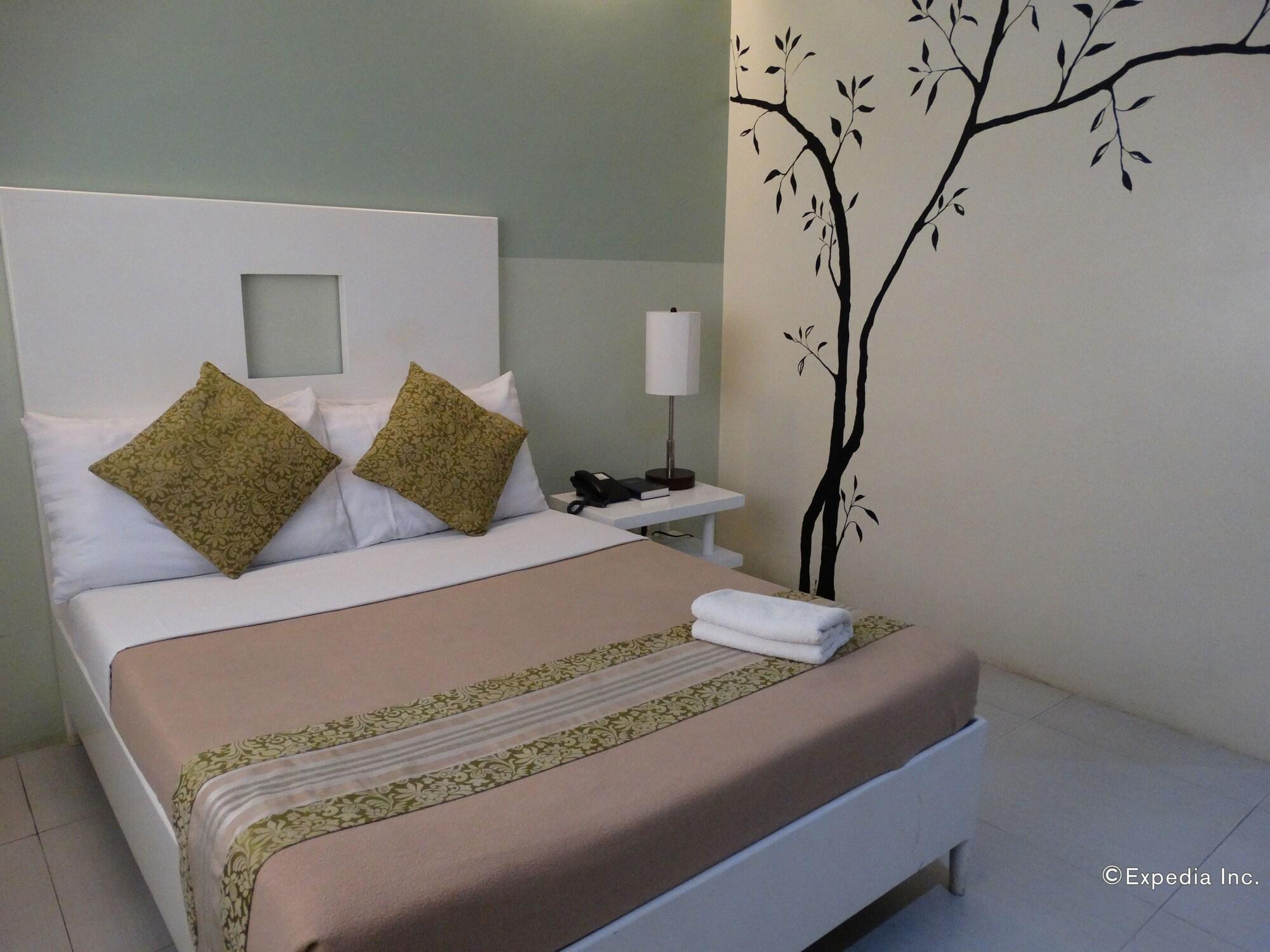 Empire Suites Hotel Puerto Princesa Exteriör bild