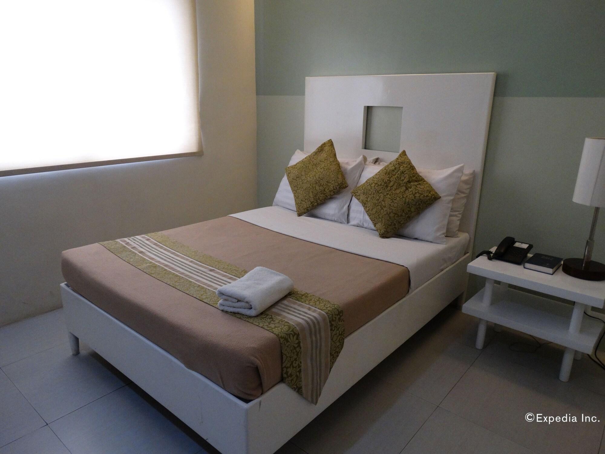 Empire Suites Hotel Puerto Princesa Exteriör bild