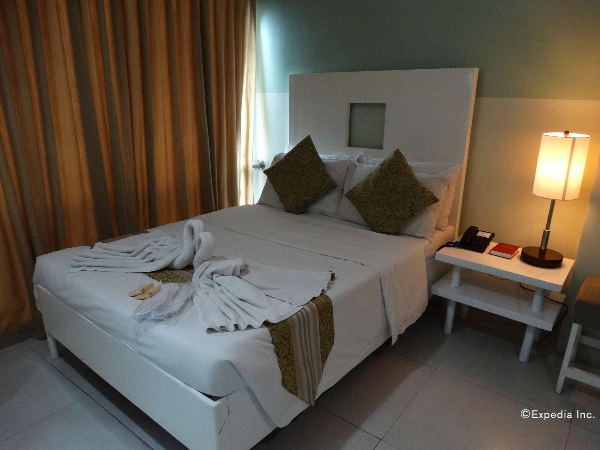 Empire Suites Hotel Puerto Princesa Exteriör bild