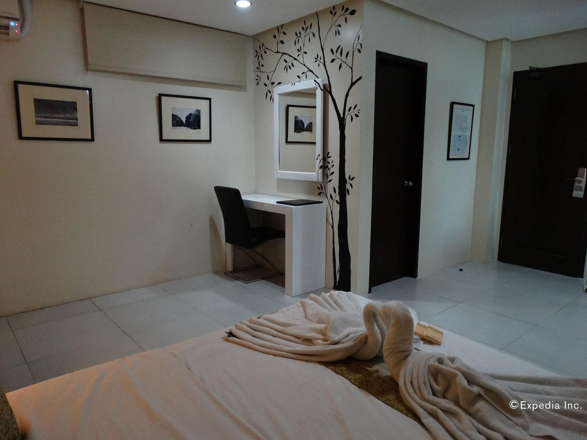 Empire Suites Hotel Puerto Princesa Exteriör bild