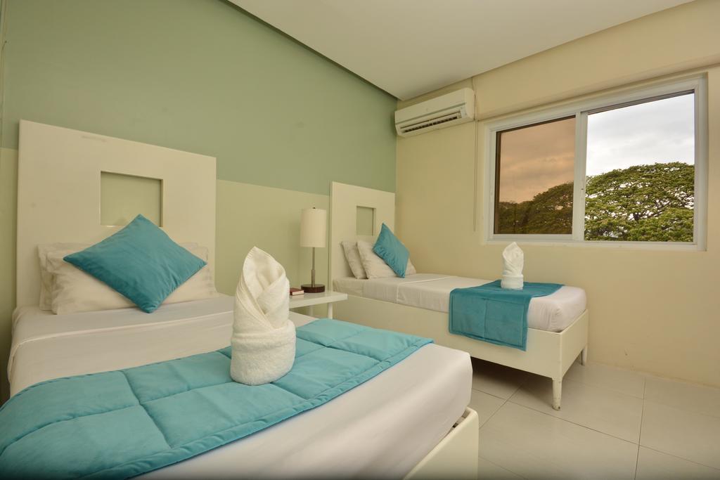 Empire Suites Hotel Puerto Princesa Exteriör bild