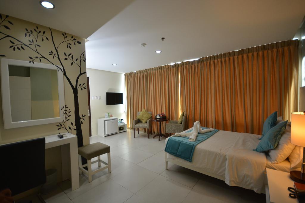 Empire Suites Hotel Puerto Princesa Exteriör bild