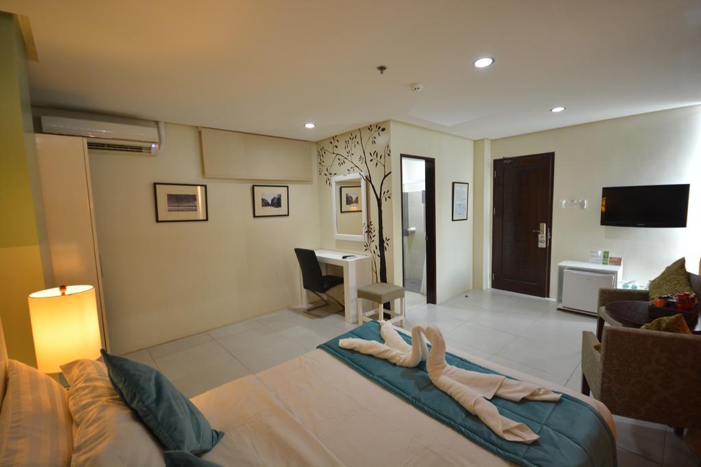 Empire Suites Hotel Puerto Princesa Exteriör bild