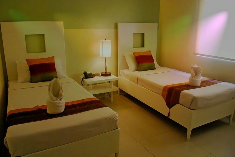 Empire Suites Hotel Puerto Princesa Exteriör bild